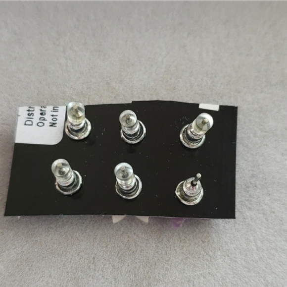 71. Flower stud earrings - Picture 7 of 7